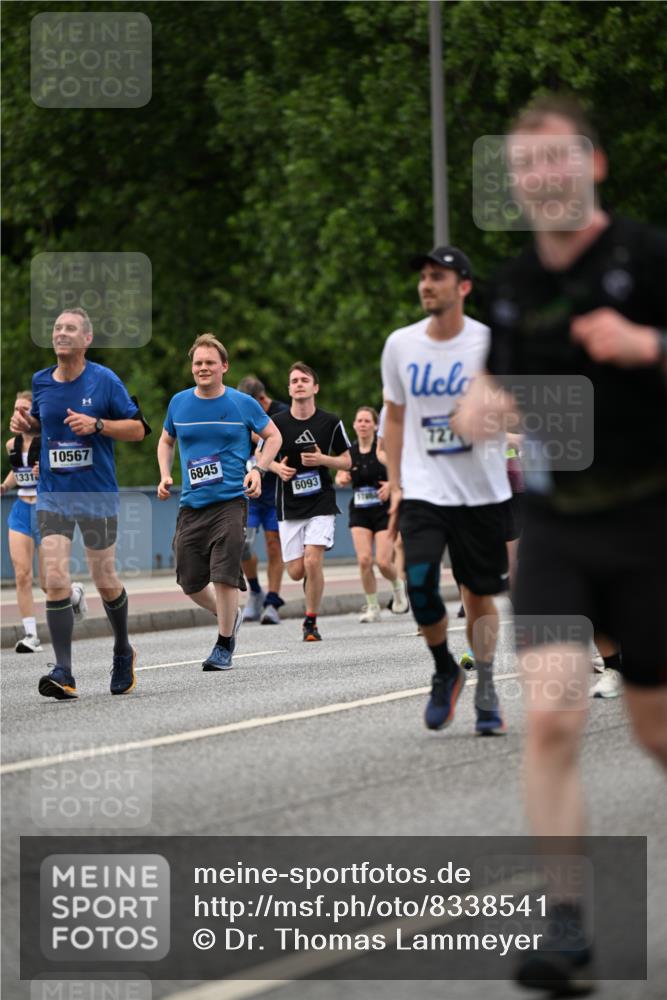 29.06.2025 - hella hamburg halbmarathon Dr. Thomas Lammeyer http://msf.ph/oto/8338541 29.06.2025 10:40:12 Kennedybrücke 1036, 1183, 1336, 1717, 2352, 2412, 2588, 2827, 3741, 3990, 4413, 4902, 5012, 5240, 5531, 6021, 6381, 6845, 6896, 7111, 7275, 7927, 8356, 8947, 10047, 10119, 10336, 10341, 10567, 11010, 11187, 11198, 11233 meine-sportfotos.de