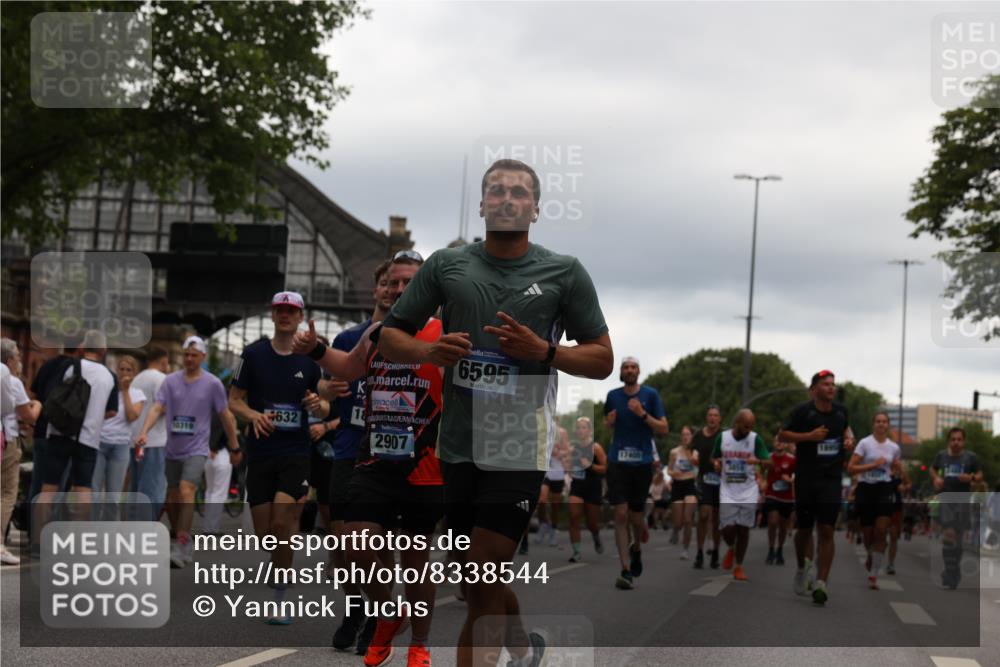 29.06.2025 - hella hamburg halbmarathon Yannick Fuchs http://msf.ph/oto/8338544 29.06.2025 10:52:02 20KM 1595, 1611, 2025, 2488, 2656, 2840, 2907, 3093, 3251, 3859, 4319, 4426, 4467, 4502, 4632, 4708, 4833, 5277, 5341, 5926, 6104, 6138, 6147, 6531, 6592, 6595, 7082, 7138, 7189, 8322, 8585, 9230, 9316, 9485, 10788, 11645, 12378, 12585, 12879, 13465, 13816, 13880, 14266, 14571, 15217, 15434, 15527, 16531, 17405, 17415, 17827, 18068, 18180, 18492, 18501, 18587, 18762, 18891 meine-sportfotos.de