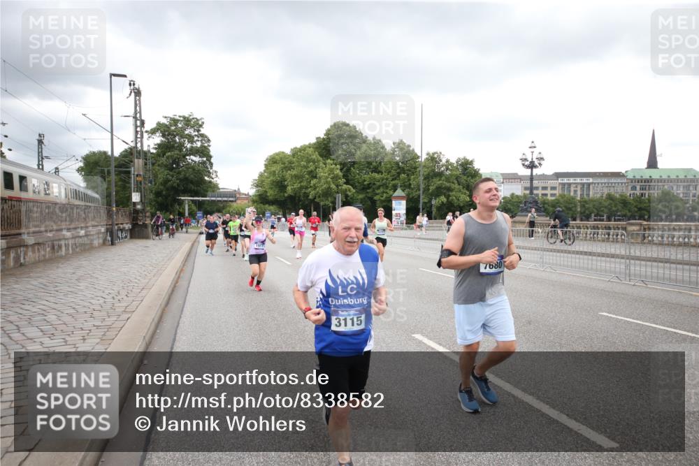 29.06.2025 - hella hamburg halbmarathon Jannik Wohlers http://msf.ph/oto/8338582 29.06.2025 10:55:03 Lombardsbrücke 1616, 1873, 1917, 3115, 3157, 3577, 4628, 5040, 5483, 5487, 7548, 7680, 8626, 9614, 9618, 9857, 9858, 10559, 10885, 11109, 12902, 13098, 13230, 14727, 15152, 15160, 16267, 16385, 16533, 16855, 17019, 17396, 18670, 18972 meine-sportfotos.de