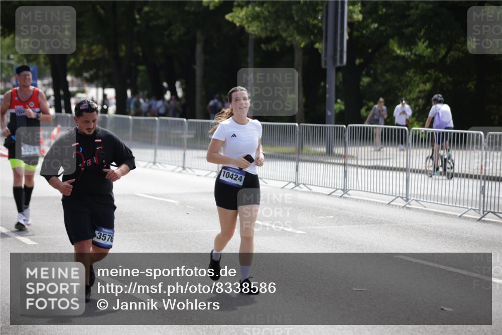 29.06.2025 - hella hamburg halbmarathon Jannik Wohlers http://msf.ph/oto/8338586 29.06.2025 11:32:09 Lombardsbrücke 2237, 2240, 3576, 5228, 5662, 10424, 11219, 14378, 14889 meine-sportfotos.de