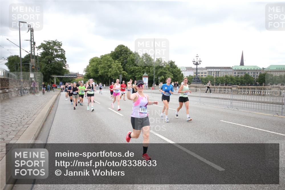 29.06.2025 - hella hamburg halbmarathon Jannik Wohlers http://msf.ph/oto/8338633 29.06.2025 10:55:05 Lombardsbrücke 1616, 1873, 1917, 3115, 3157, 3577, 4628, 5040, 5483, 5487, 7548, 7680, 8626, 9614, 9618, 9857, 9858, 10094, 10559, 10885, 11109, 12902, 13230, 14727, 15081, 15152, 16267, 16385, 16533, 16855, 17019, 17396, 18670, 18972 meine-sportfotos.de