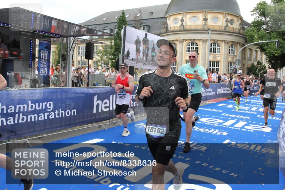 29.06.2025 - hella hamburg halbmarathon Michael Strokosch http://msf.ph/oto/8338636 29.06.2025 10:50:56 Ziel 1466, 3654, 3947, 4839, 5018, 7052, 7369, 8205, 8572, 10750, 11551, 13687, 15362, 15395, 15643, 18182 meine-sportfotos.de