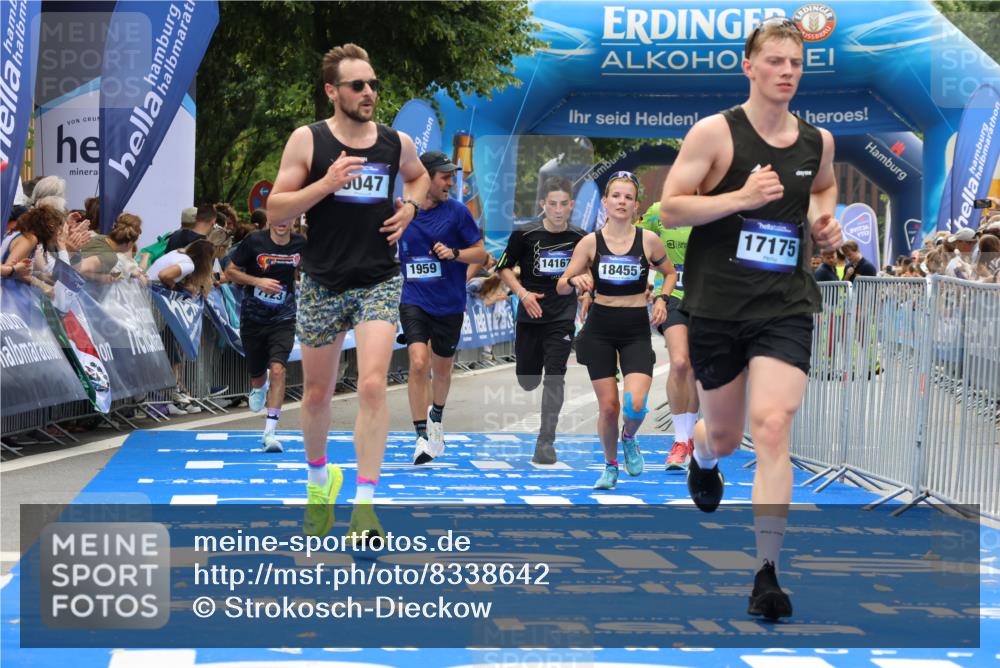 29.06.2025 - hella hamburg halbmarathon Strokosch-Dieckow http://msf.ph/oto/8338642 29.06.2025 10:33:12 Ziel 1910, 1959, 4679, 6473, 7723, 9047, 14167, 14276, 16881, 17175, 17802, 18455 meine-sportfotos.de