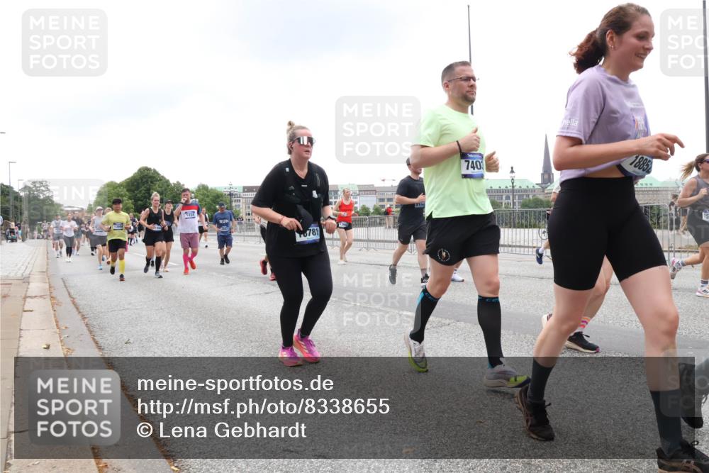 29.06.2025 - hella hamburg halbmarathon Lena Gebhardt http://msf.ph/oto/8338655 29.06.2025 10:47:41 Lombardsbrücke 1309, 1434, 781, 1390, 2142, 740, 1885, 1045, 1246, 1392, 1434, 1463, 1523, 1618, 1639, 1704, 1926, 2148, 2197, 2407, 2491, 2545, 2704, 2790, 2882, 2994, 3049, 3339, 4037, 4184, 4325, 4423, 4806, 4856, 4895, 4974, 4975, 5621, 5622, 5886, 5895, 6255, 6256, 6879, 6995, 7240, 7403, 7427, 7630, 7631, 7970, 8077, 8105, 8270, 8310, 8550, 8774, 8915, 8953, 9018, 9687, 9696, 9697, 10658, 10991, 11351, 11458, 11730, 11738, 11802, 11909, 12431 meine-sportfotos.de