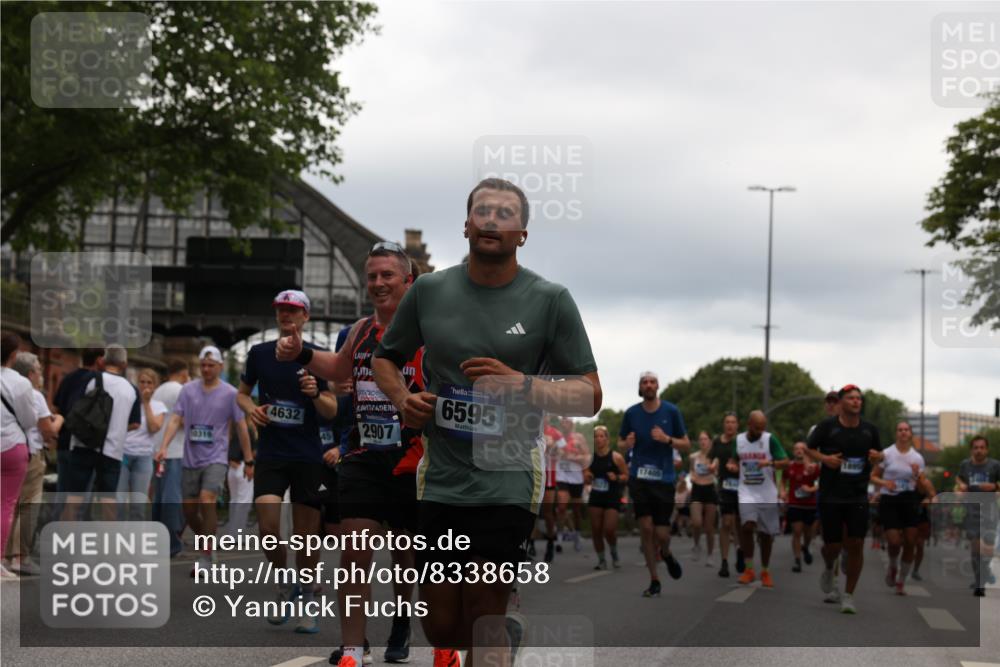 29.06.2025 - hella hamburg halbmarathon Yannick Fuchs http://msf.ph/oto/8338658 29.06.2025 10:52:02 20KM 1595, 1611, 2025, 2488, 2656, 2840, 2907, 3093, 3251, 3859, 4319, 4426, 4467, 4502, 4632, 4708, 4833, 5277, 5341, 5926, 6104, 6138, 6147, 6531, 6592, 6595, 7082, 7138, 7189, 8322, 8585, 9230, 9316, 9485, 10788, 11645, 12378, 12585, 12879, 13465, 13816, 13880, 14266, 14571, 15217, 15434, 15527, 16531, 17405, 17415, 17827, 18068, 18180, 18492, 18501, 18587, 18762, 18891 meine-sportfotos.de