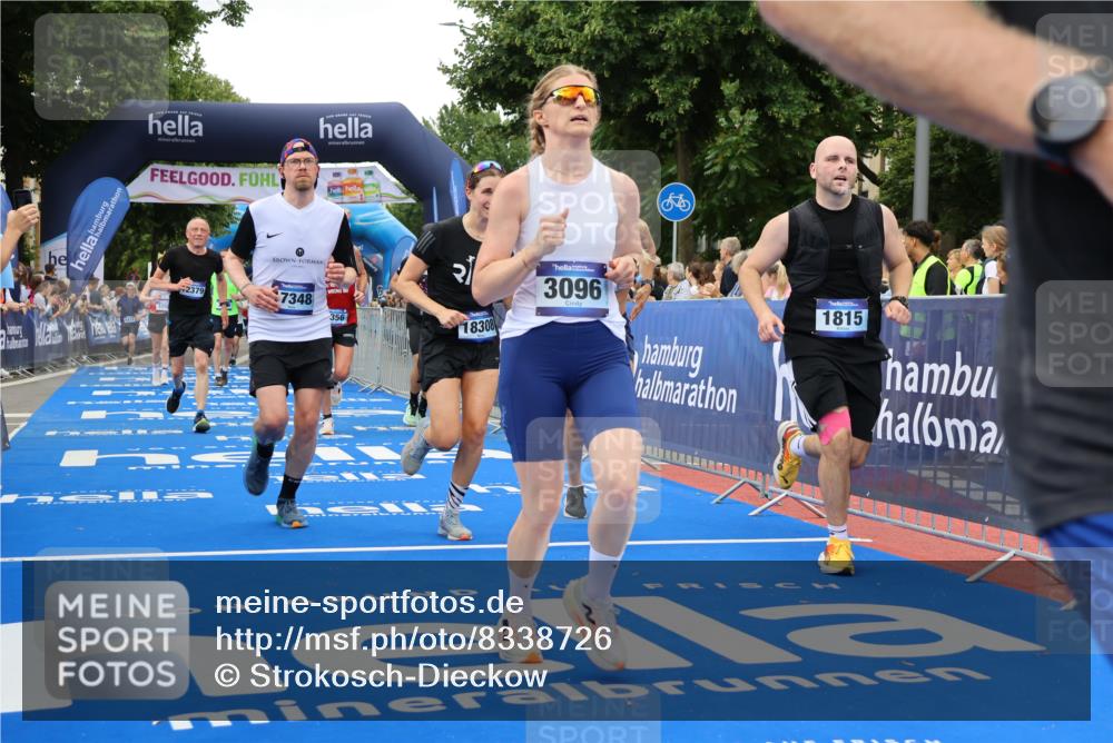 29.06.2025 - hella hamburg halbmarathon Strokosch-Dieckow http://msf.ph/oto/8338726 29.06.2025 10:54:00 Ziel 1151, 1410, 1815, 2432, 3096, 3208, 3209, 6294, 6356, 6374, 6481, 6581, 7395, 7918, 7973, 8394, 9032, 11499, 11789, 12379, 13032, 13397, 13869, 14175, 16477, 16871, 17348, 18308, 18831, 18879 meine-sportfotos.de