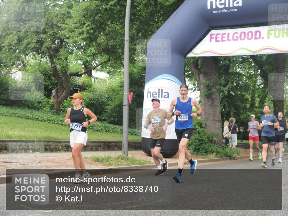 29.06.2025 - hella hamburg halbmarathon KatJ http://msf.ph/oto/8338740 29.06.2025 10:48:12 Zwischen KM18-KM19 1264, 8590, 8721 meine-sportfotos.de