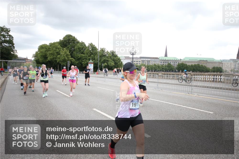 29.06.2025 - hella hamburg halbmarathon Jannik Wohlers http://msf.ph/oto/8338744 29.06.2025 10:55:06 Lombardsbrücke 1616, 1873, 1917, 3115, 3157, 3577, 4628, 5040, 5483, 5487, 7548, 7680, 8626, 9614, 9618, 9857, 9858, 10094, 10559, 10885, 11109, 12902, 13230, 14727, 15081, 15152, 16267, 16385, 16533, 16855, 17019, 17396, 18670, 18972 meine-sportfotos.de