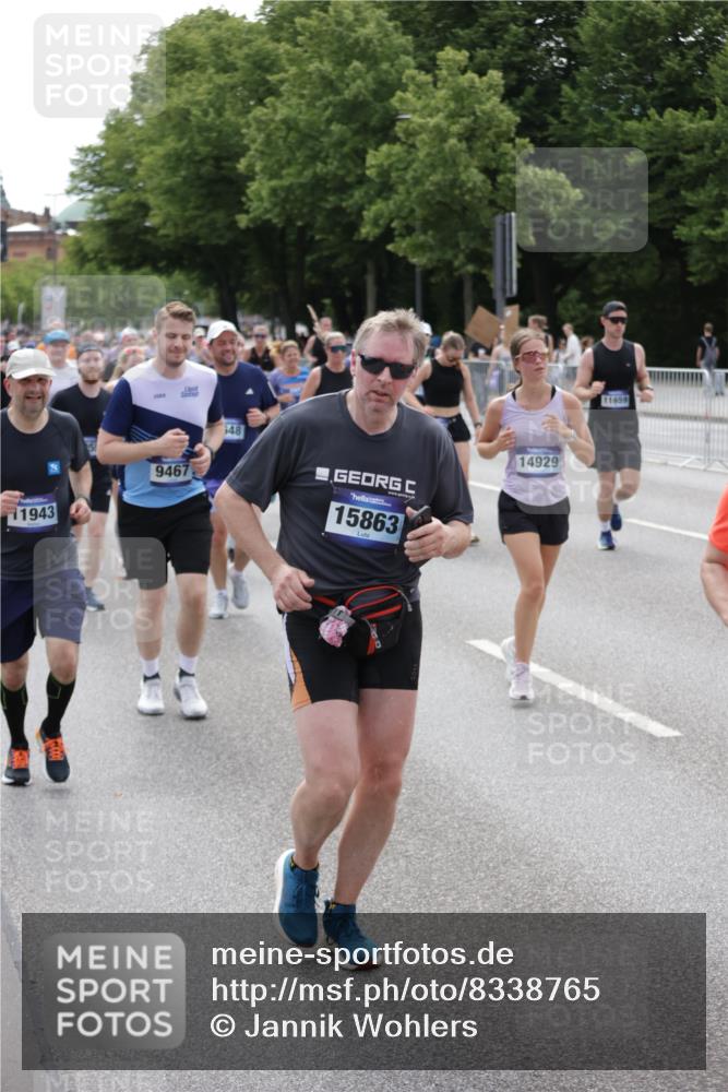 29.06.2025 - hella hamburg halbmarathon Jannik Wohlers http://msf.ph/oto/8338765 29.06.2025 10:41:29 Lombardsbrücke 1039, 1648, 1712, 3326, 3459, 3460, 3568, 4541, 4735, 4736, 4787, 5432, 6137, 6153, 6320, 6430, 6436, 6618, 6846, 7477, 7955, 7968, 8300, 8301, 8443, 8897, 8908, 9223, 9467, 9588, 10623, 11017, 11024, 11098, 11207, 11617, 11659, 11943, 12185, 12214, 12233, 12715, 12801, 12802, 13772, 14005, 14043, 14486, 14872, 14929, 14938, 15842, 15863, 16364, 16743, 17423, 17541, 18137, 18940, 19037, 19057 meine-sportfotos.de
