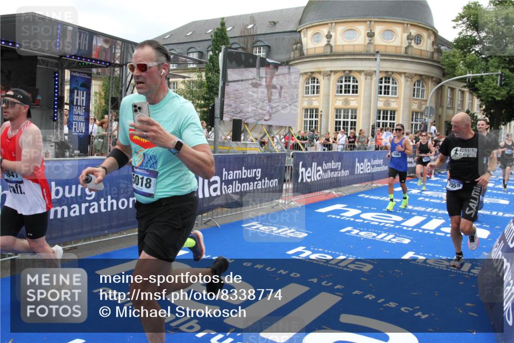 29.06.2025 - hella hamburg halbmarathon Michael Strokosch http://msf.ph/oto/8338774 29.06.2025 10:50:57 Ziel 1466, 2207, 3654, 3947, 4839, 5018, 7052, 7369, 8205, 8572, 10215, 10750, 11551, 13687, 15362, 15395, 15643, 16285, 18182 meine-sportfotos.de