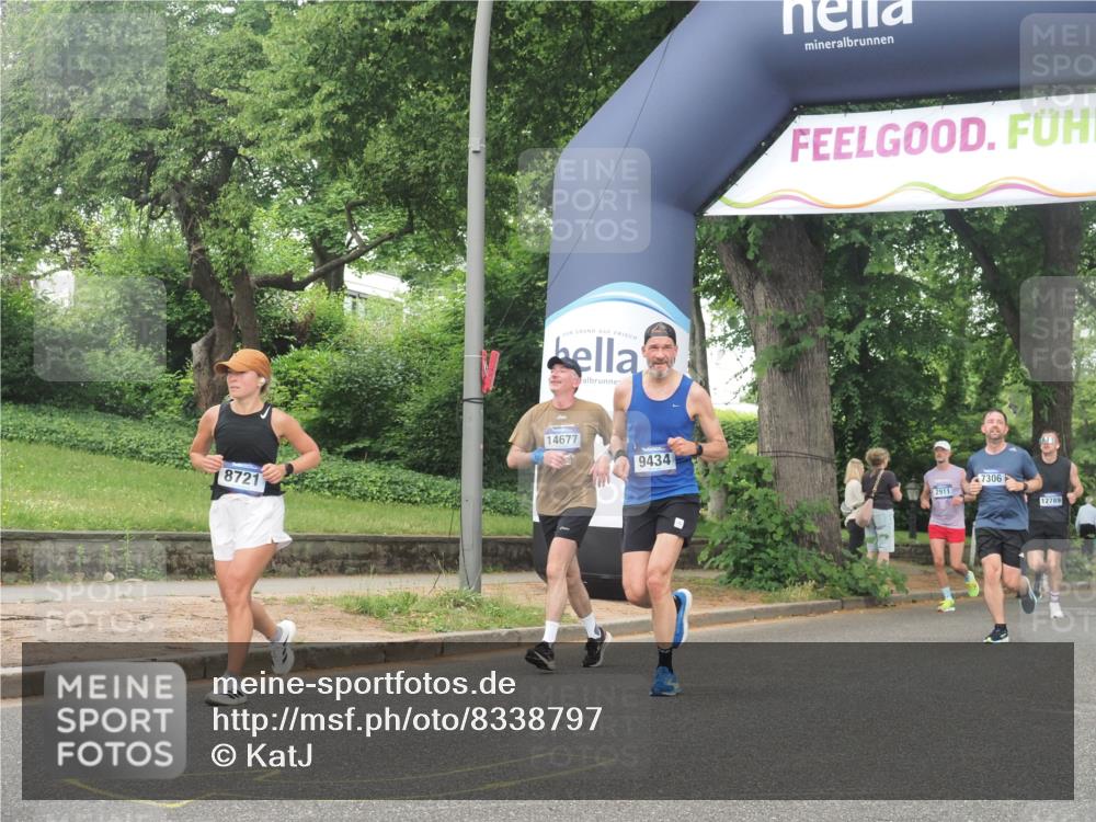 29.06.2025 - hella hamburg halbmarathon KatJ http://msf.ph/oto/8338797 29.06.2025 10:48:12 Zwischen KM18-KM19 1264, 8590, 8721 meine-sportfotos.de
