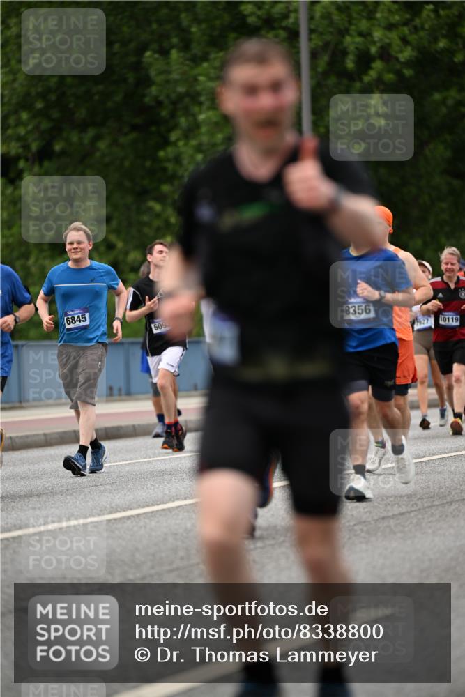 29.06.2025 - hella hamburg halbmarathon Dr. Thomas Lammeyer http://msf.ph/oto/8338800 29.06.2025 10:40:12 Kennedybrücke 1036, 1183, 1336, 1717, 2352, 2412, 2588, 2827, 3741, 3990, 4413, 4902, 5012, 5240, 5531, 6021, 6381, 6845, 6896, 7111, 7275, 7927, 8356, 8947, 10047, 10119, 10336, 10341, 10567, 11010, 11187, 11198, 11233 meine-sportfotos.de