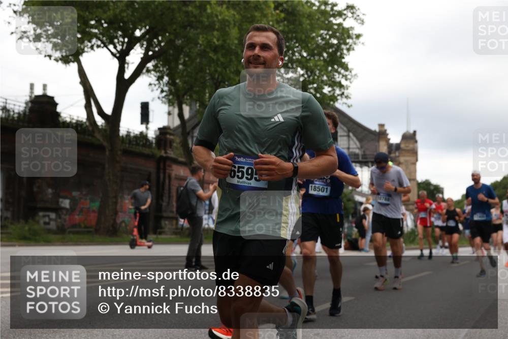 29.06.2025 - hella hamburg halbmarathon Yannick Fuchs http://msf.ph/oto/8338835 29.06.2025 10:52:03 20KM 1595, 1611, 2025, 2488, 2656, 2840, 2907, 3093, 3251, 3859, 4319, 4426, 4467, 4502, 4632, 4708, 4833, 5277, 5341, 5926, 6104, 6138, 6147, 6531, 6592, 6595, 7082, 7138, 7189, 8322, 8585, 9230, 9316, 9485, 10788, 11645, 12378, 12585, 12879, 13465, 13816, 13880, 14266, 14571, 15217, 15434, 15527, 16531, 17405, 17415, 17827, 18068, 18180, 18492, 18501, 18587, 18762, 18891 meine-sportfotos.de