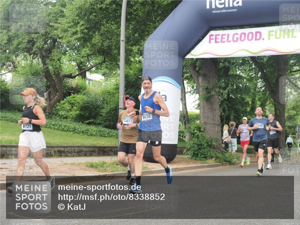 29.06.2025 - hella hamburg halbmarathon KatJ http://msf.ph/oto/8338852 29.06.2025 10:48:13 Zwischen KM18-KM19 1264, 8590, 8721 meine-sportfotos.de
