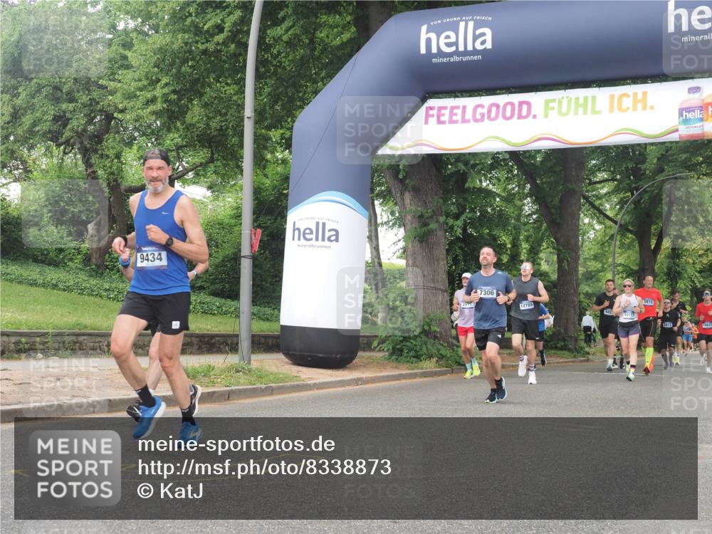 29.06.2025 - hella hamburg halbmarathon KatJ http://msf.ph/oto/8338873 29.06.2025 10:48:13 Zwischen KM18-KM19 1264, 8590, 8721 meine-sportfotos.de