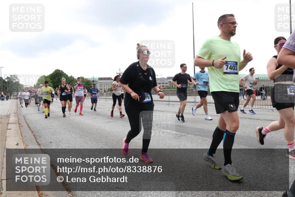 29.06.2025 - hella hamburg halbmarathon Lena Gebhardt http://msf.ph/oto/8338876 29.06.2025 10:47:41 Lombardsbrücke 1434, 11458, 2863, 781, 234, 7403, 82, 1045, 1246, 1392, 1434, 1463, 1523, 1618, 1639, 1704, 1926, 2148, 2197, 2407, 2491, 2545, 2704, 2790, 2882, 2994, 3049, 3339, 4037, 4184, 4325, 4423, 4806, 4856, 4895, 4974, 4975, 5621, 5622, 5886, 5895, 6255, 6256, 6879, 6995, 7240, 7403, 7427, 7630, 7631, 7970, 8077, 8105, 8270, 8310, 8550, 8774, 8915, 8953, 9018, 9687, 9696, 9697, 10658, 10991, 11351, 11458, 11730, 11738, 11802, 11909, 12431 meine-sportfotos.de