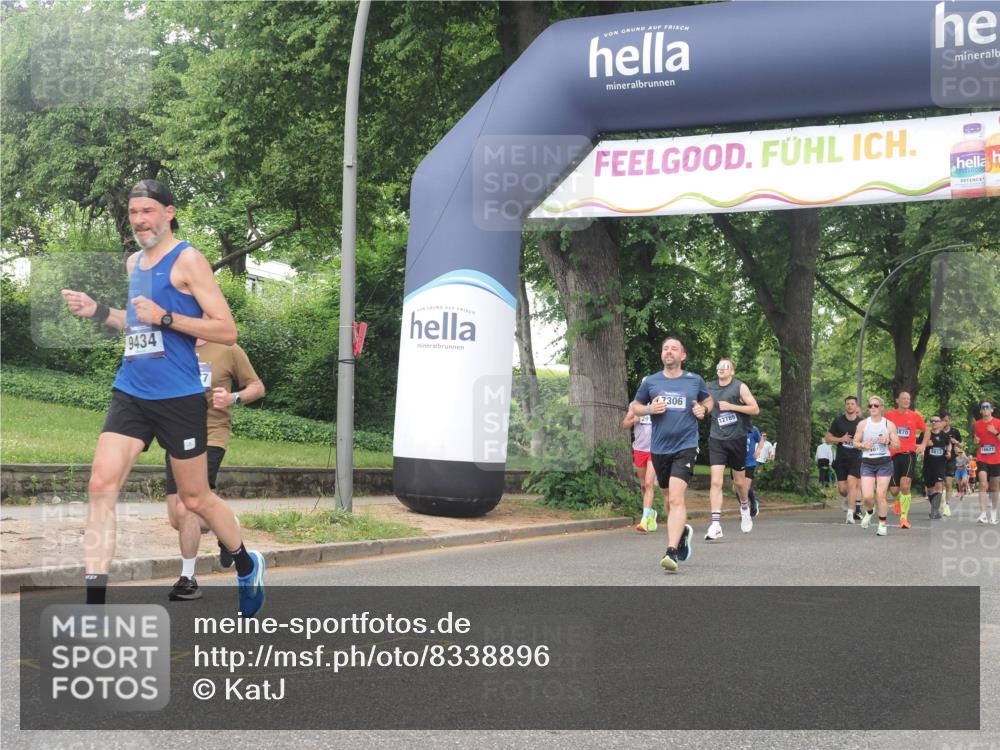 29.06.2025 - hella hamburg halbmarathon KatJ http://msf.ph/oto/8338896 29.06.2025 10:48:13 Zwischen KM18-KM19 1264, 8590, 8721 meine-sportfotos.de
