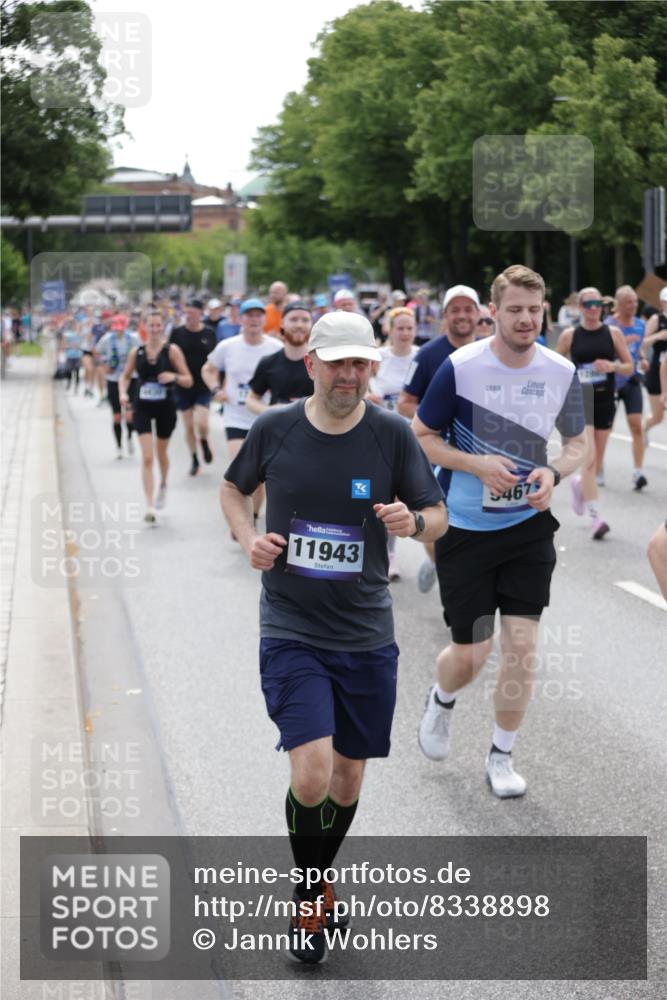 29.06.2025 - hella hamburg halbmarathon Jannik Wohlers http://msf.ph/oto/8338898 29.06.2025 10:41:30 Lombardsbrücke 1039, 1648, 1712, 3326, 3459, 3460, 3568, 4541, 4735, 4736, 4787, 5432, 6136, 6137, 6153, 6320, 6430, 6436, 6618, 6846, 7477, 7955, 8300, 8301, 8443, 8897, 8908, 9223, 9467, 9588, 10623, 11017, 11024, 11098, 11207, 11617, 11659, 11943, 12185, 12214, 12233, 12715, 12801, 12802, 13715, 13772, 14005, 14043, 14486, 14872, 14929, 14938, 15842, 15863, 16743, 17423, 17541, 18137, 18940 meine-sportfotos.de