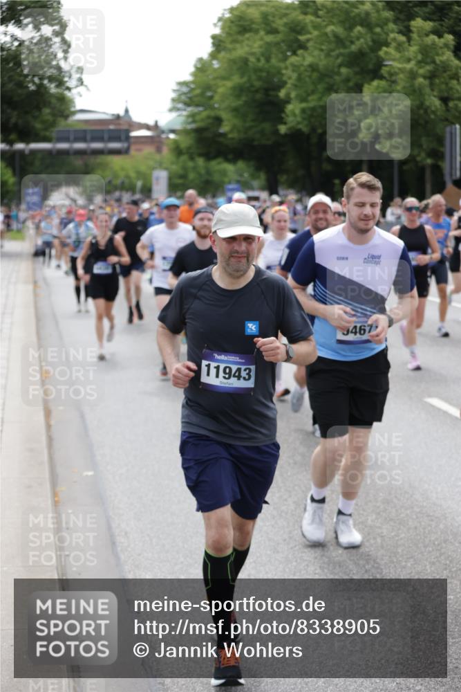 29.06.2025 - hella hamburg halbmarathon Jannik Wohlers http://msf.ph/oto/8338905 29.06.2025 10:41:30 Lombardsbrücke 1039, 1648, 1712, 3326, 3459, 3460, 3568, 4541, 4735, 4736, 4787, 5432, 6136, 6137, 6153, 6320, 6430, 6436, 6618, 6846, 7477, 7955, 8300, 8301, 8443, 8897, 8908, 9223, 9467, 9588, 10623, 11017, 11024, 11098, 11207, 11617, 11659, 11943, 12185, 12214, 12233, 12715, 12801, 12802, 13715, 13772, 14005, 14043, 14486, 14872, 14929, 14938, 15842, 15863, 16743, 17423, 17541, 18137, 18940 meine-sportfotos.de