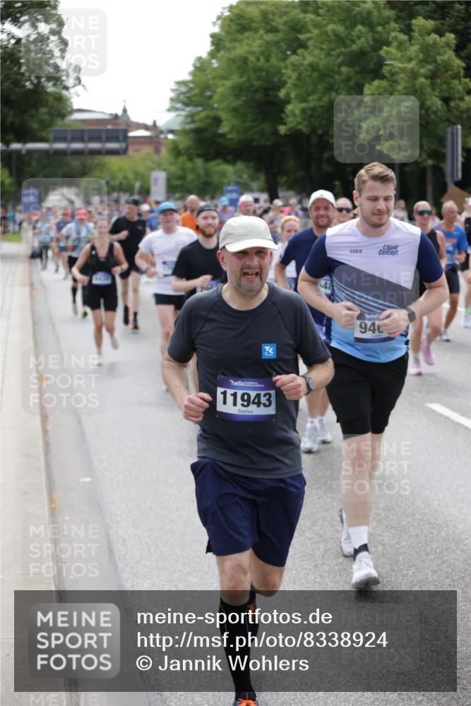 29.06.2025 - hella hamburg halbmarathon Jannik Wohlers http://msf.ph/oto/8338924 29.06.2025 10:41:30 Lombardsbrücke 1039, 1648, 1712, 3326, 3459, 3460, 3568, 4541, 4735, 4736, 4787, 5432, 6136, 6137, 6153, 6320, 6430, 6436, 6618, 6846, 7477, 7955, 8300, 8301, 8443, 8897, 8908, 9223, 9467, 9588, 10623, 11017, 11024, 11098, 11207, 11617, 11659, 11943, 12185, 12214, 12233, 12715, 12801, 12802, 13715, 13772, 14005, 14043, 14486, 14872, 14929, 14938, 15842, 15863, 16743, 17423, 17541, 18137, 18940 meine-sportfotos.de