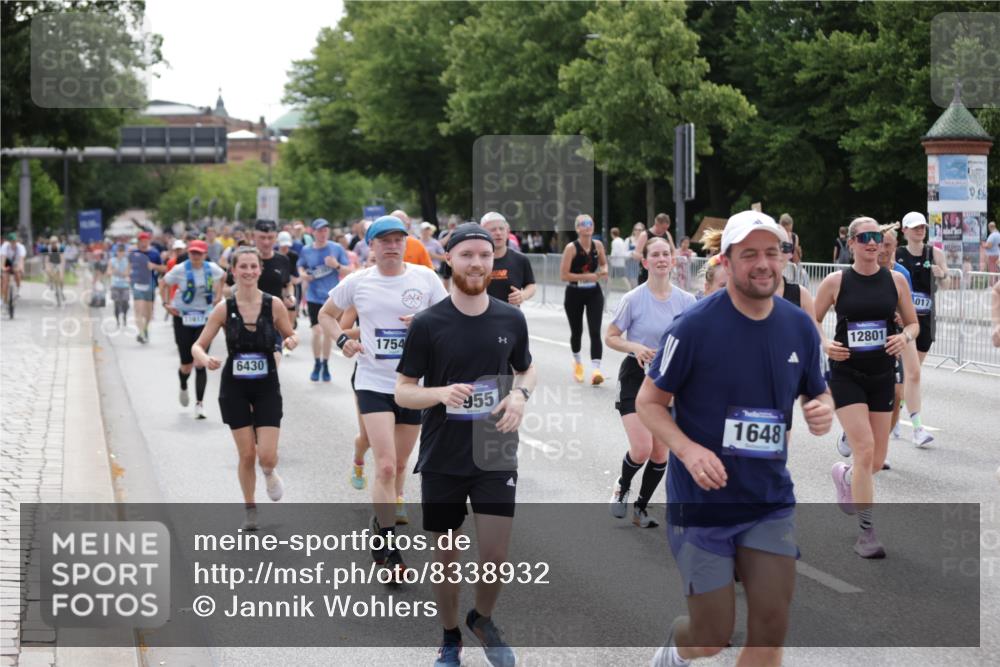 29.06.2025 - hella hamburg halbmarathon Jannik Wohlers http://msf.ph/oto/8338932 29.06.2025 10:41:31 Lombardsbrücke 1039, 1648, 1712, 2145, 3326, 3459, 3460, 3568, 4541, 4735, 4736, 5432, 6136, 6137, 6153, 6320, 6430, 6436, 6618, 6846, 7477, 7955, 8300, 8301, 8443, 8897, 8908, 9223, 9467, 9588, 10623, 11017, 11024, 11098, 11207, 11617, 11659, 11943, 12214, 12233, 12715, 12801, 12802, 13715, 13772, 14005, 14043, 14129, 14158, 14486, 14872, 14929, 14938, 15842, 15863, 16743, 17423, 17541, 18137, 18940 meine-sportfotos.de