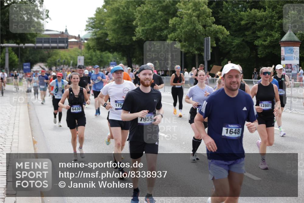 29.06.2025 - hella hamburg halbmarathon Jannik Wohlers http://msf.ph/oto/8338937 29.06.2025 10:41:31 Lombardsbrücke 1039, 1648, 1712, 2145, 3326, 3459, 3460, 3568, 4541, 4735, 4736, 5432, 6136, 6137, 6153, 6320, 6430, 6436, 6618, 6846, 7477, 7955, 8300, 8301, 8443, 8897, 8908, 9223, 9467, 9588, 10623, 11017, 11024, 11098, 11207, 11617, 11659, 11943, 12214, 12233, 12715, 12801, 12802, 13715, 13772, 14005, 14043, 14129, 14158, 14486, 14872, 14929, 14938, 15842, 15863, 16743, 17423, 17541, 18137, 18940 meine-sportfotos.de