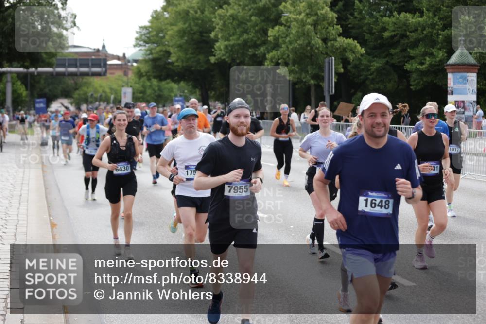 29.06.2025 - hella hamburg halbmarathon Jannik Wohlers http://msf.ph/oto/8338944 29.06.2025 10:41:31 Lombardsbrücke 1039, 1648, 1712, 2145, 3326, 3459, 3460, 3568, 4541, 4735, 4736, 5432, 6136, 6137, 6153, 6320, 6430, 6436, 6618, 6846, 7477, 7955, 8300, 8301, 8443, 8897, 8908, 9223, 9467, 9588, 10623, 11017, 11024, 11098, 11207, 11617, 11659, 11943, 12214, 12233, 12715, 12801, 12802, 13715, 13772, 14005, 14043, 14129, 14158, 14486, 14872, 14929, 14938, 15842, 15863, 16743, 17423, 17541, 18137, 18940 meine-sportfotos.de