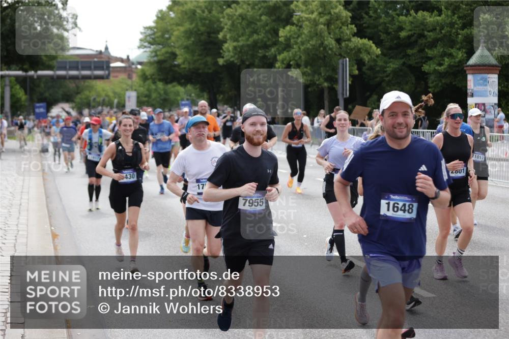 29.06.2025 - hella hamburg halbmarathon Jannik Wohlers http://msf.ph/oto/8338953 29.06.2025 10:41:31 Lombardsbrücke 1039, 1648, 1712, 2145, 3326, 3459, 3460, 3568, 4541, 4735, 4736, 5432, 6136, 6137, 6153, 6320, 6430, 6436, 6618, 6846, 7477, 7955, 8300, 8301, 8443, 8897, 8908, 9223, 9467, 9588, 10623, 11017, 11024, 11098, 11207, 11617, 11659, 11943, 12214, 12233, 12715, 12801, 12802, 13715, 13772, 14005, 14043, 14129, 14158, 14486, 14872, 14929, 14938, 15842, 15863, 16743, 17423, 17541, 18137, 18940 meine-sportfotos.de