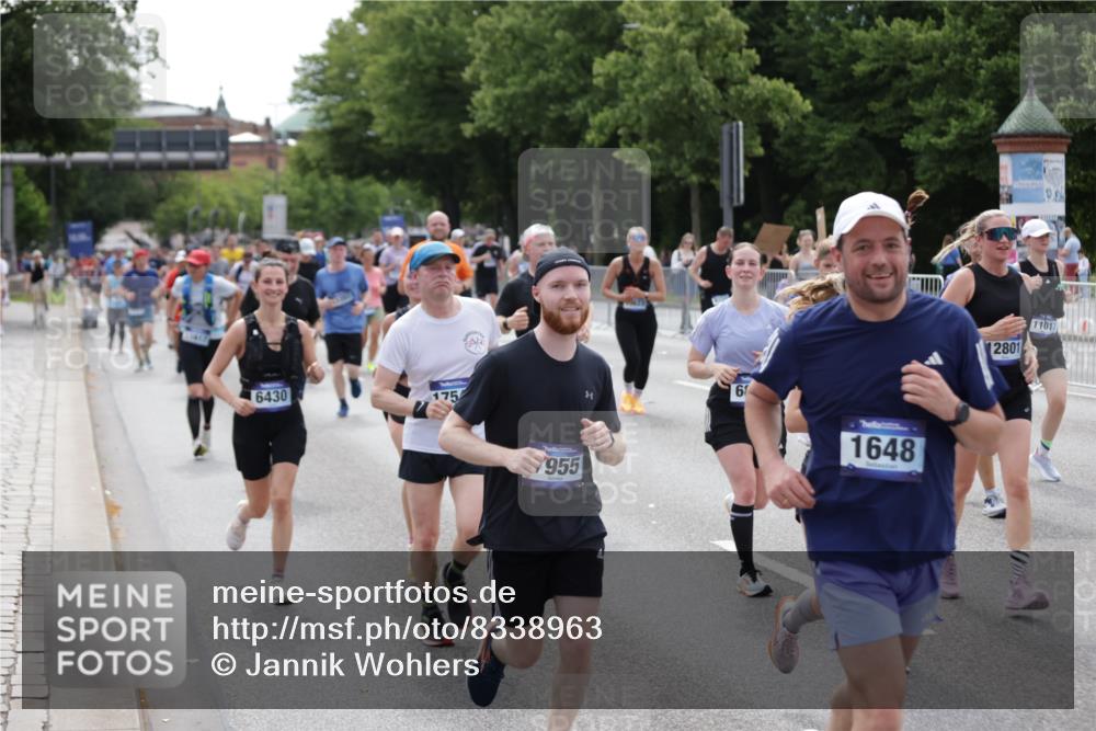 29.06.2025 - hella hamburg halbmarathon Jannik Wohlers http://msf.ph/oto/8338963 29.06.2025 10:41:31 Lombardsbrücke 1039, 1648, 1712, 2145, 3326, 3459, 3460, 3568, 4541, 4735, 4736, 5432, 6136, 6137, 6153, 6320, 6430, 6436, 6618, 6846, 7477, 7955, 8300, 8301, 8443, 8897, 8908, 9223, 9467, 9588, 10623, 11017, 11024, 11098, 11207, 11617, 11659, 11943, 12214, 12233, 12715, 12801, 12802, 13715, 13772, 14005, 14043, 14129, 14158, 14486, 14872, 14929, 14938, 15842, 15863, 16743, 17423, 17541, 18137, 18940 meine-sportfotos.de