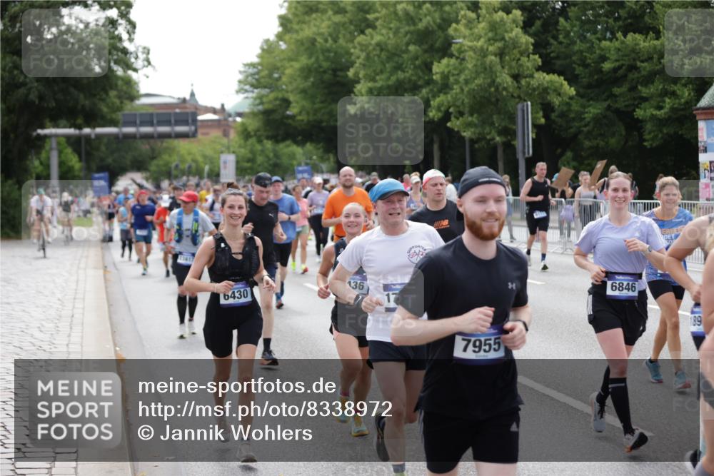 29.06.2025 - hella hamburg halbmarathon Jannik Wohlers http://msf.ph/oto/8338972 29.06.2025 10:41:32 Lombardsbrücke 1039, 1648, 1712, 2145, 3326, 3459, 3460, 3568, 4735, 4736, 5432, 6136, 6137, 6153, 6320, 6430, 6436, 6618, 6837, 6846, 7477, 7955, 8300, 8301, 8443, 8897, 8908, 9223, 9467, 9588, 10623, 11017, 11024, 11098, 11207, 11617, 11659, 11840, 11841, 11943, 12214, 12233, 12682, 12715, 12725, 12801, 12802, 13715, 13772, 14005, 14043, 14129, 14158, 14486, 14530, 14872, 14929, 14938, 15842, 15863, 16743, 17423, 17541, 18137, 18940 meine-sportfotos.de