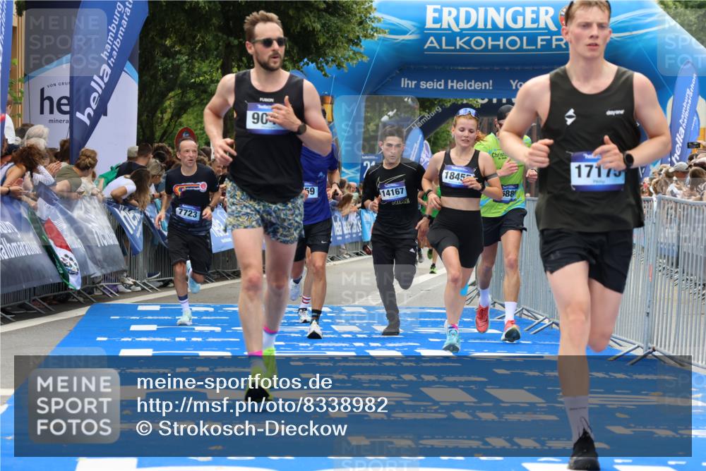 29.06.2025 - hella hamburg halbmarathon Strokosch-Dieckow http://msf.ph/oto/8338982 29.06.2025 10:33:13 Ziel 1910, 1959, 4679, 6473, 7723, 9047, 14167, 14276, 16881, 17175, 18455 meine-sportfotos.de