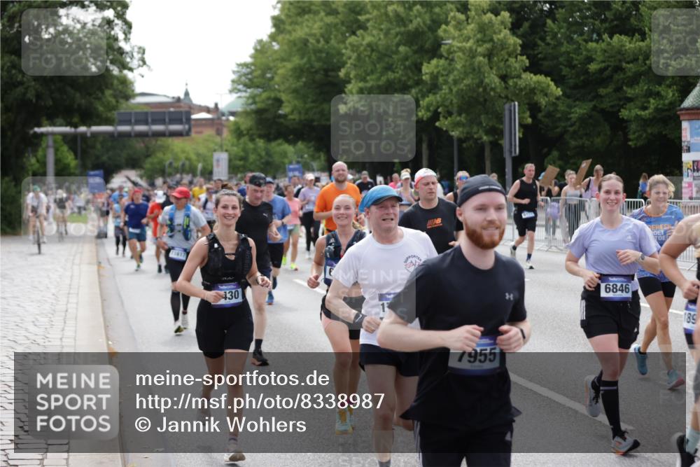29.06.2025 - hella hamburg halbmarathon Jannik Wohlers http://msf.ph/oto/8338987 29.06.2025 10:41:32 Lombardsbrücke 1039, 1648, 1712, 2145, 3326, 3459, 3460, 3568, 4735, 4736, 5432, 6136, 6137, 6153, 6320, 6430, 6436, 6618, 6837, 6846, 7477, 7955, 8300, 8301, 8443, 8897, 8908, 9223, 9467, 9588, 10623, 11017, 11024, 11098, 11207, 11617, 11659, 11840, 11841, 11943, 12214, 12233, 12682, 12715, 12725, 12801, 12802, 13715, 13772, 14005, 14043, 14129, 14158, 14486, 14530, 14872, 14929, 14938, 15842, 15863, 16743, 17423, 17541, 18137, 18940 meine-sportfotos.de
