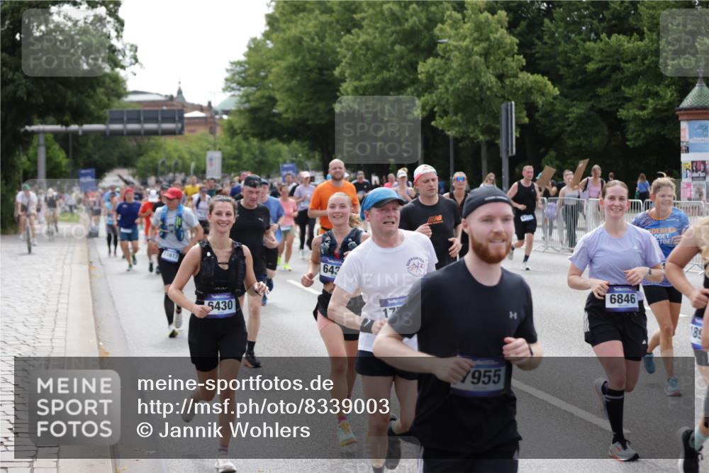29.06.2025 - hella hamburg halbmarathon Jannik Wohlers http://msf.ph/oto/8339003 29.06.2025 10:41:32 Lombardsbrücke 1039, 1648, 1712, 2145, 3326, 3459, 3460, 3568, 4735, 4736, 5432, 6136, 6137, 6153, 6320, 6430, 6436, 6618, 6837, 6846, 7477, 7955, 8300, 8301, 8443, 8897, 8908, 9223, 9467, 9588, 10623, 11017, 11024, 11098, 11207, 11617, 11659, 11840, 11841, 11943, 12214, 12233, 12682, 12715, 12725, 12801, 12802, 13715, 13772, 14005, 14043, 14129, 14158, 14486, 14530, 14872, 14929, 14938, 15842, 15863, 16743, 17423, 17541, 18137, 18940 meine-sportfotos.de