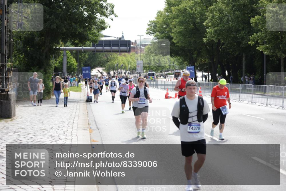 29.06.2025 - hella hamburg halbmarathon Jannik Wohlers http://msf.ph/oto/8339006 29.06.2025 11:32:20 Lombardsbrücke 1659, 3576, 5228, 5235, 10424, 13017, 14378, 14606 meine-sportfotos.de