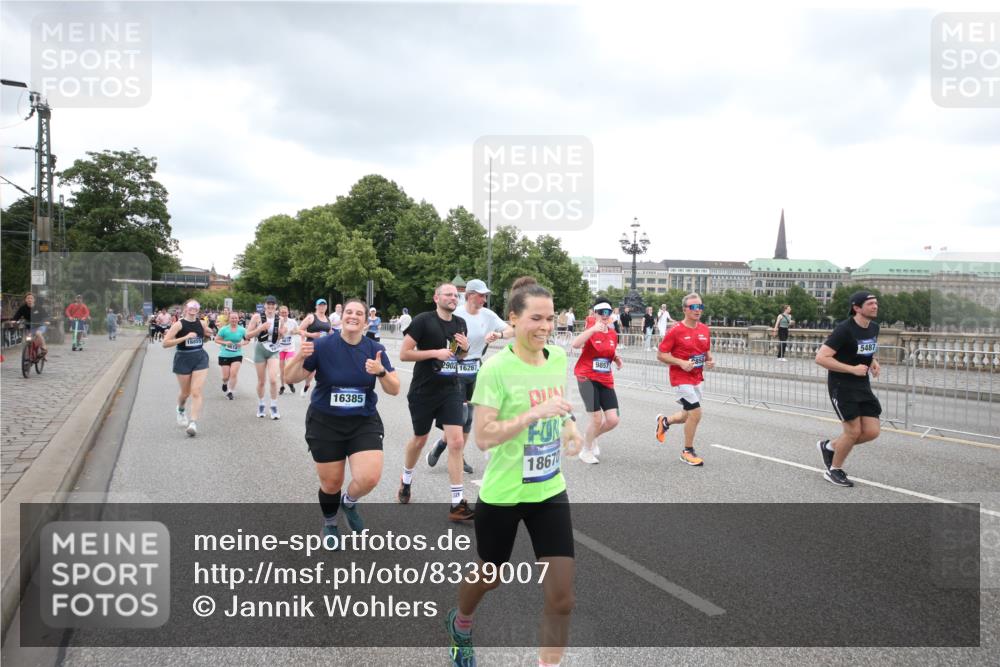 29.06.2025 - hella hamburg halbmarathon Jannik Wohlers http://msf.ph/oto/8339007 29.06.2025 10:55:09 Lombardsbrücke 1616, 1873, 1917, 3115, 3244, 5222, 5483, 5487, 7548, 7680, 8527, 8626, 9614, 9618, 9857, 9858, 10094, 10559, 10593, 10885, 11109, 12695, 12902, 14727, 15081, 15116, 16267, 16336, 16385, 16533, 16855, 16926, 17019, 17392, 17396, 18670, 18972 meine-sportfotos.de