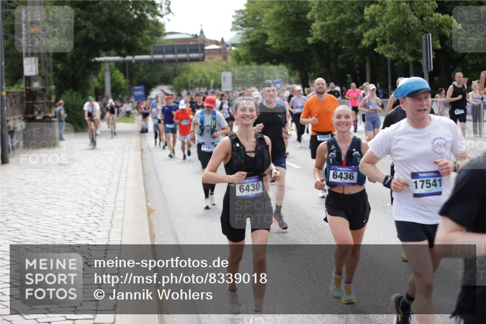 29.06.2025 - hella hamburg halbmarathon Jannik Wohlers http://msf.ph/oto/8339018 29.06.2025 10:41:33 Lombardsbrücke 1039, 1648, 1712, 1752, 2145, 2523, 2974, 3276, 3326, 3459, 3460, 3568, 4735, 4736, 5432, 5671, 6136, 6137, 6153, 6320, 6430, 6436, 6618, 6837, 6846, 7477, 7955, 8300, 8301, 8443, 8897, 8908, 9008, 9223, 9467, 10027, 10623, 11017, 11024, 11207, 11617, 11659, 11840, 11841, 11943, 12214, 12682, 12715, 12725, 12801, 12802, 13715, 13772, 14005, 14043, 14129, 14158, 14486, 14530, 14872, 14929, 14938, 15842, 15863, 16743, 17423, 17541, 18137, 18940 meine-sportfotos.de