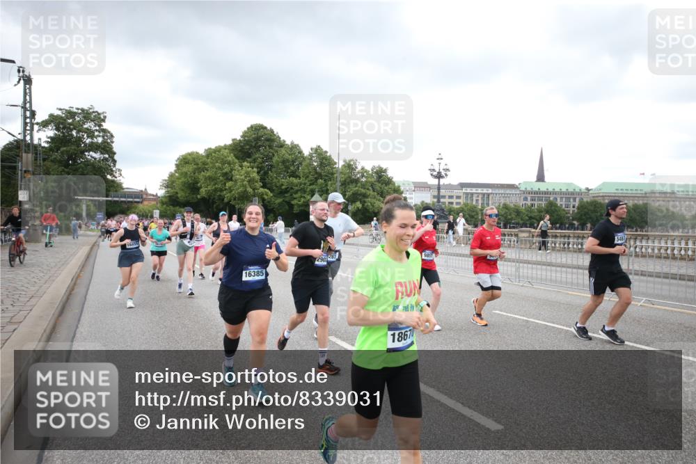 29.06.2025 - hella hamburg halbmarathon Jannik Wohlers http://msf.ph/oto/8339031 29.06.2025 10:55:10 Lombardsbrücke 1616, 1873, 1917, 3101, 3115, 3244, 5220, 5222, 5483, 5487, 5575, 7548, 7680, 8527, 8626, 9614, 9618, 9857, 9858, 9956, 10094, 10559, 10593, 10885, 11109, 12695, 12902, 14727, 15081, 15116, 15289, 16267, 16336, 16385, 16855, 16926, 17019, 17392, 17396, 18670, 18972 meine-sportfotos.de