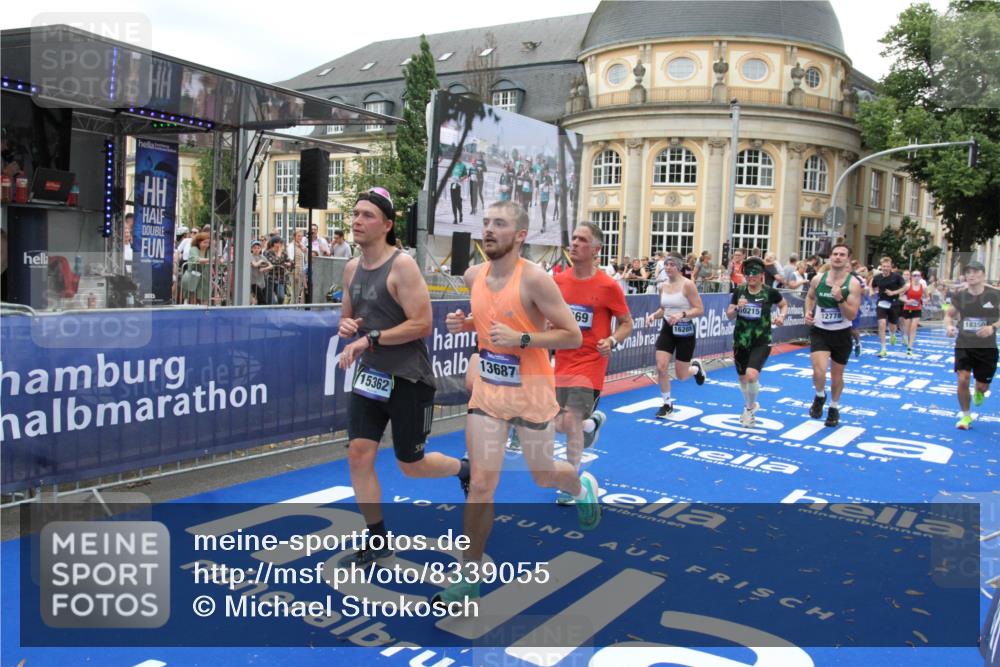 29.06.2025 - hella hamburg halbmarathon Michael Strokosch http://msf.ph/oto/8339055 29.06.2025 10:51:03 Ziel 1630, 2207, 7369, 8117, 8572, 8704, 10215, 10603, 11551, 12778, 13008, 13687, 14125, 15362, 16285, 17221, 18066, 18350 meine-sportfotos.de