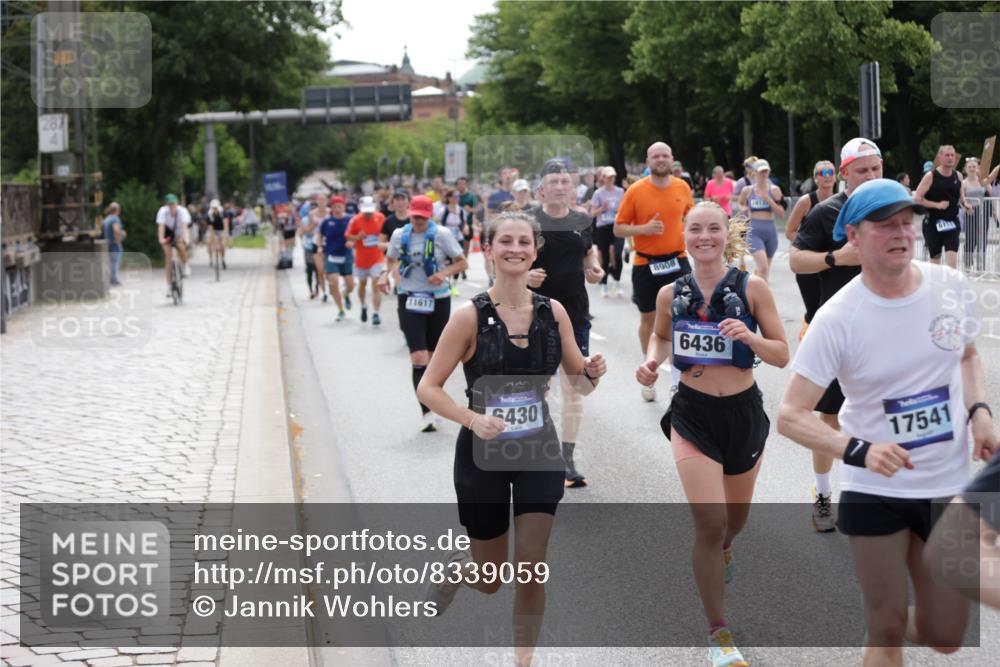 29.06.2025 - hella hamburg halbmarathon Jannik Wohlers http://msf.ph/oto/8339059 29.06.2025 10:41:33 Lombardsbrücke 1039, 1648, 1712, 1752, 2145, 2523, 2974, 3276, 3326, 3459, 3460, 3568, 4735, 4736, 5432, 5671, 6136, 6137, 6153, 6320, 6430, 6436, 6618, 6837, 6846, 7477, 7955, 8300, 8301, 8443, 8897, 8908, 9008, 9223, 9467, 10027, 10623, 11017, 11024, 11207, 11617, 11659, 11840, 11841, 11943, 12214, 12682, 12715, 12725, 12801, 12802, 13715, 13772, 14005, 14043, 14129, 14158, 14486, 14530, 14872, 14929, 14938, 15842, 15863, 16743, 17423, 17541, 18137, 18940 meine-sportfotos.de