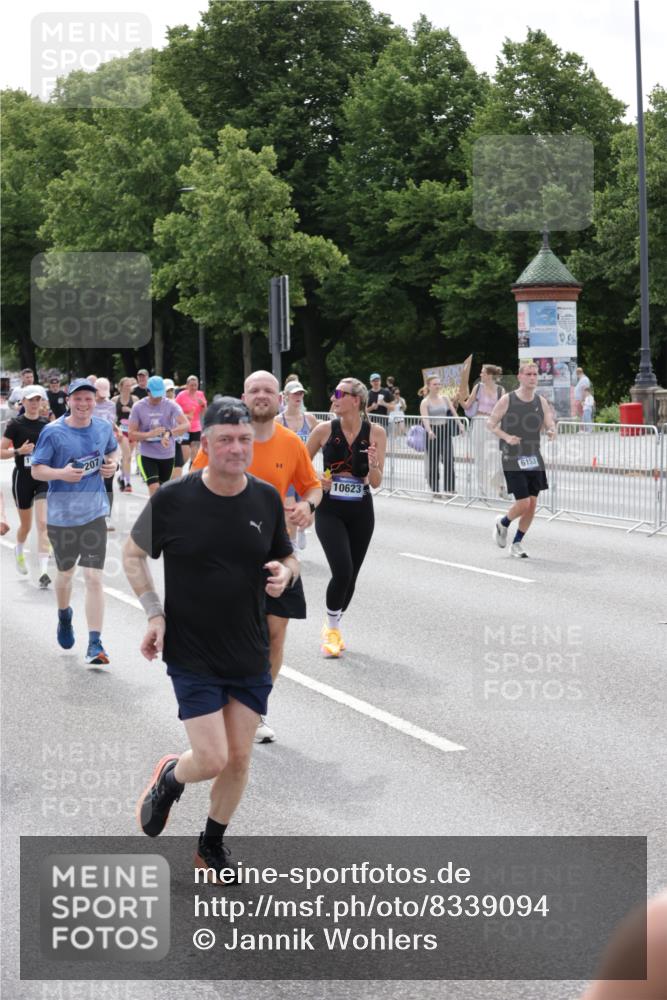 29.06.2025 - hella hamburg halbmarathon Jannik Wohlers http://msf.ph/oto/8339094 29.06.2025 10:41:35 Lombardsbrücke 1039, 1648, 1712, 1752, 2145, 2523, 2974, 3276, 3326, 3459, 3460, 3568, 4329, 4735, 4736, 5432, 5671, 6136, 6137, 6153, 6320, 6430, 6436, 6618, 6837, 6846, 7477, 7955, 8443, 8908, 9008, 9223, 9467, 10027, 10623, 11017, 11024, 11207, 11617, 11659, 11840, 11841, 12162, 12214, 12682, 12715, 12725, 12801, 12802, 13715, 13772, 14043, 14129, 14158, 14381, 14486, 14530, 14872, 14929, 15311, 15863, 16743, 17423, 17541, 18137, 18940 meine-sportfotos.de