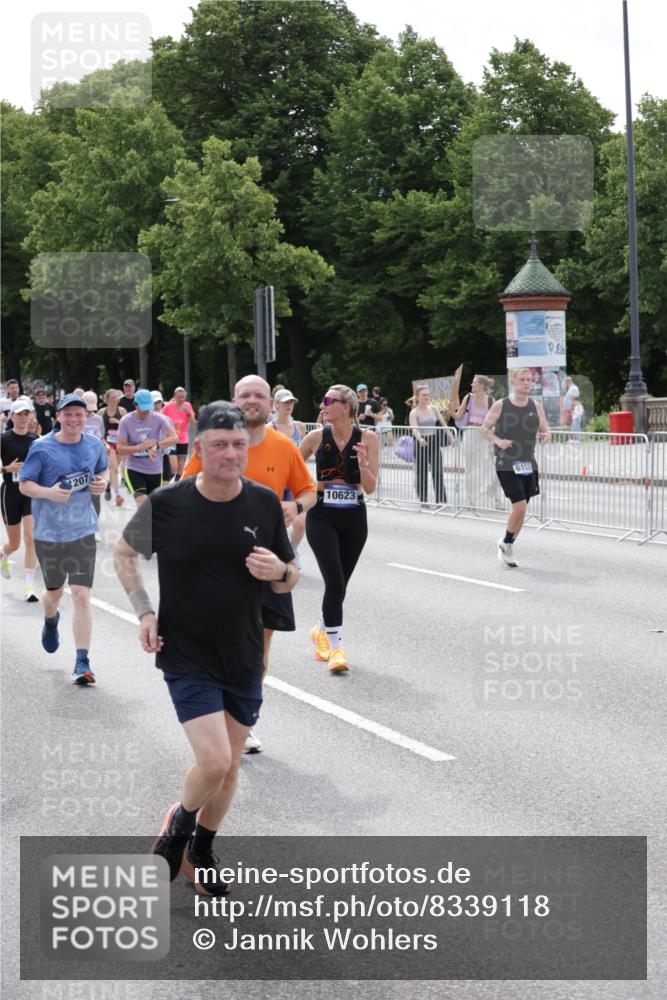 29.06.2025 - hella hamburg halbmarathon Jannik Wohlers http://msf.ph/oto/8339118 29.06.2025 10:41:35 Lombardsbrücke 1039, 1648, 1712, 1752, 2145, 2523, 2974, 3276, 3326, 3459, 3460, 3568, 4329, 4735, 4736, 5432, 5671, 6136, 6137, 6153, 6320, 6430, 6436, 6618, 6837, 6846, 7477, 7955, 8443, 8908, 9008, 9223, 9467, 10027, 10623, 11017, 11024, 11207, 11617, 11659, 11840, 11841, 12162, 12214, 12682, 12715, 12725, 12801, 12802, 13715, 13772, 14043, 14129, 14158, 14381, 14486, 14530, 14872, 14929, 15311, 15863, 16743, 17423, 17541, 18137, 18940 meine-sportfotos.de