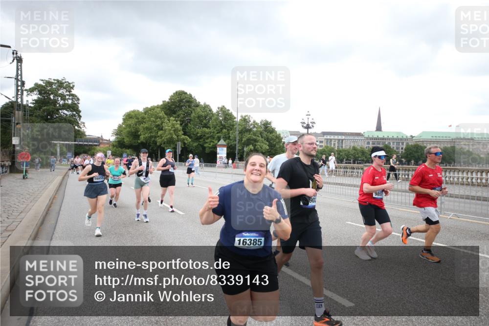 29.06.2025 - hella hamburg halbmarathon Jannik Wohlers http://msf.ph/oto/8339143 29.06.2025 10:55:10 Lombardsbrücke 1616, 1873, 1917, 3101, 3115, 3244, 5220, 5222, 5483, 5487, 5575, 7548, 7680, 8527, 8626, 9614, 9618, 9857, 9858, 9956, 10094, 10559, 10593, 10885, 11109, 12695, 12902, 14727, 15081, 15116, 15289, 16267, 16336, 16385, 16855, 16926, 17019, 17392, 17396, 18670, 18972 meine-sportfotos.de