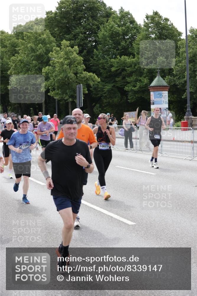 29.06.2025 - hella hamburg halbmarathon Jannik Wohlers http://msf.ph/oto/8339147 29.06.2025 10:41:35 Lombardsbrücke 1039, 1648, 1712, 1752, 2145, 2523, 2974, 3276, 3326, 3459, 3460, 3568, 4329, 4735, 4736, 5432, 5671, 6136, 6137, 6153, 6320, 6430, 6436, 6618, 6837, 6846, 7477, 7955, 8443, 8908, 9008, 9223, 9467, 10027, 10623, 11017, 11024, 11207, 11617, 11659, 11840, 11841, 12162, 12214, 12682, 12715, 12725, 12801, 12802, 13715, 13772, 14043, 14129, 14158, 14381, 14486, 14530, 14872, 14929, 15311, 15863, 16743, 17423, 17541, 18137, 18940 meine-sportfotos.de