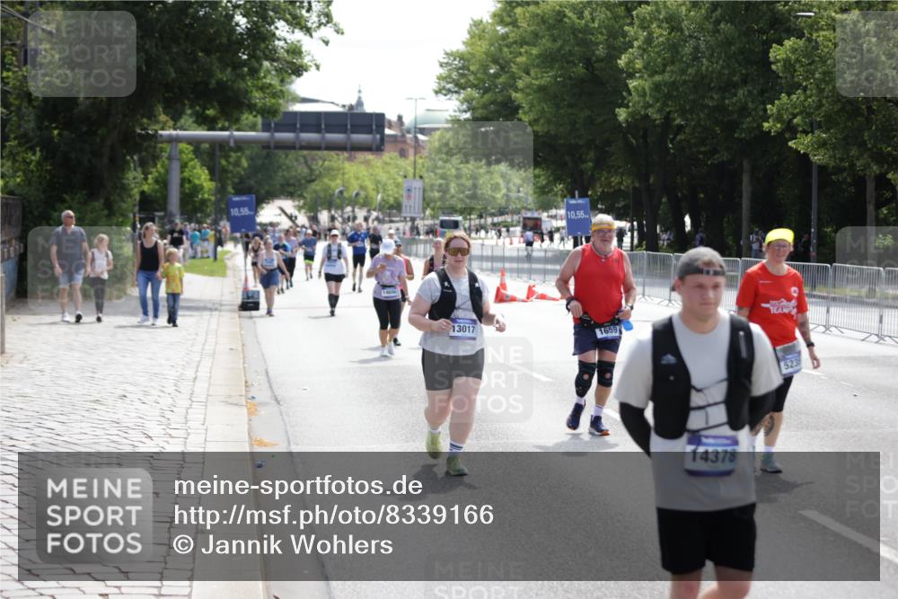 29.06.2025 - hella hamburg halbmarathon Jannik Wohlers http://msf.ph/oto/8339166 29.06.2025 11:32:21 Lombardsbrücke 1659, 3576, 5228, 5235, 10424, 12453, 13017, 13085, 14378, 14606 meine-sportfotos.de
