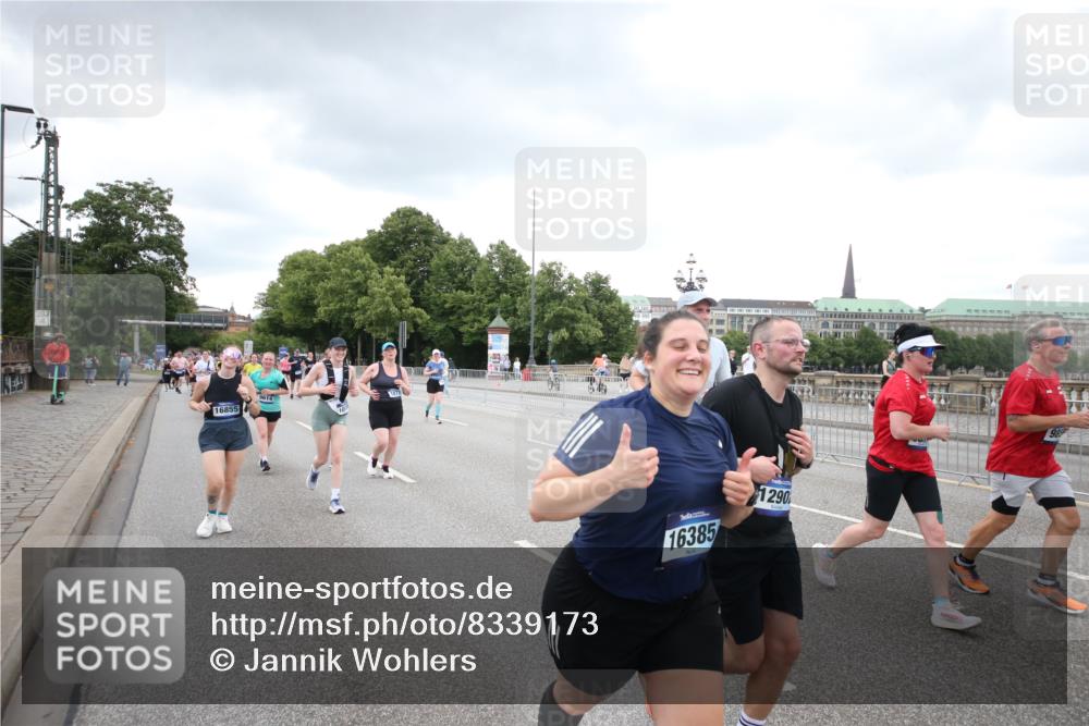 29.06.2025 - hella hamburg halbmarathon Jannik Wohlers http://msf.ph/oto/8339173 29.06.2025 10:55:10 Lombardsbrücke 1616, 1873, 1917, 3101, 3115, 3244, 5220, 5222, 5483, 5487, 5575, 7548, 7680, 8527, 8626, 9614, 9618, 9857, 9858, 9956, 10094, 10559, 10593, 10885, 11109, 12695, 12902, 14727, 15081, 15116, 15289, 16267, 16336, 16385, 16855, 16926, 17019, 17392, 17396, 18670, 18972 meine-sportfotos.de