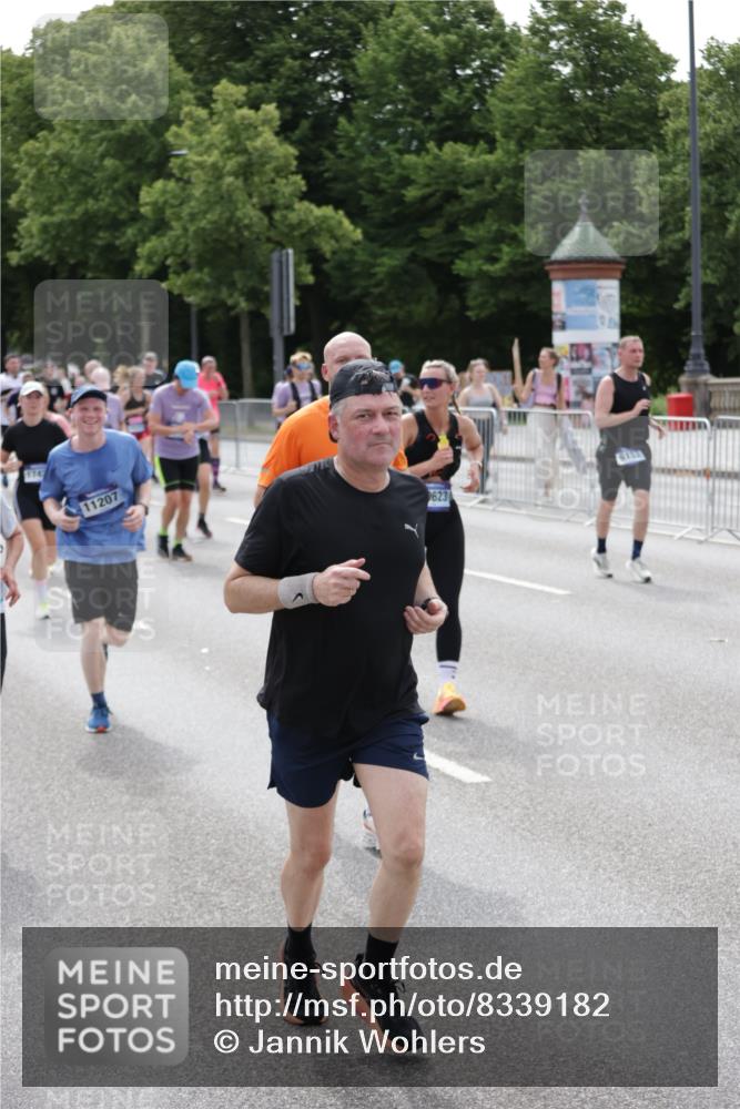 29.06.2025 - hella hamburg halbmarathon Jannik Wohlers http://msf.ph/oto/8339182 29.06.2025 10:41:35 Lombardsbrücke 1039, 1648, 1712, 1752, 2145, 2523, 2974, 3276, 3326, 3459, 3460, 3568, 4329, 4735, 4736, 5432, 5671, 6136, 6137, 6153, 6320, 6430, 6436, 6618, 6837, 6846, 7477, 7955, 8443, 8908, 9008, 9223, 9467, 10027, 10623, 11017, 11024, 11207, 11617, 11659, 11840, 11841, 12162, 12214, 12682, 12715, 12725, 12801, 12802, 13715, 13772, 14043, 14129, 14158, 14381, 14486, 14530, 14872, 14929, 15311, 15863, 16743, 17423, 17541, 18137, 18940 meine-sportfotos.de