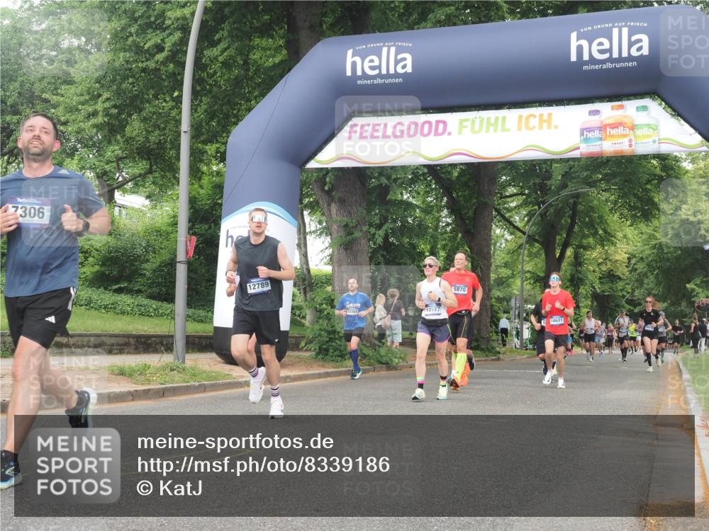 29.06.2025 - hella hamburg halbmarathon KatJ http://msf.ph/oto/8339186 29.06.2025 10:48:15 Zwischen KM18-KM19 2911, 5870, 7306, 8590, 8721 meine-sportfotos.de
