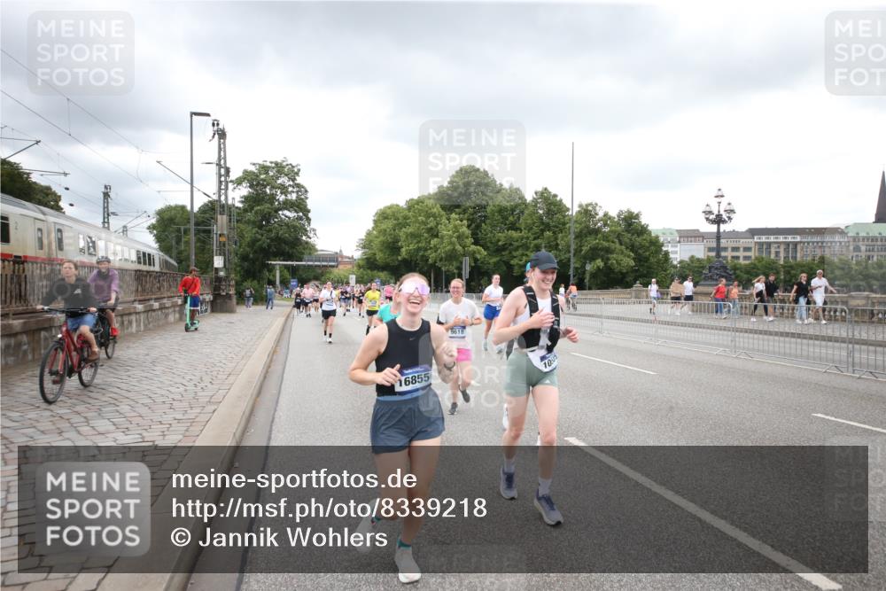 29.06.2025 - hella hamburg halbmarathon Jannik Wohlers http://msf.ph/oto/8339218 29.06.2025 10:55:12 Lombardsbrücke 1616, 1873, 1917, 3101, 3244, 5220, 5222, 5487, 5575, 7548, 7680, 8527, 8626, 8648, 9614, 9618, 9857, 9858, 9956, 10094, 10436, 10438, 10559, 10593, 10885, 12695, 12902, 13504, 14727, 15081, 15116, 15289, 16267, 16336, 16651, 16768, 16855, 16926, 17019, 17392, 17396, 18670, 18907, 18972 meine-sportfotos.de