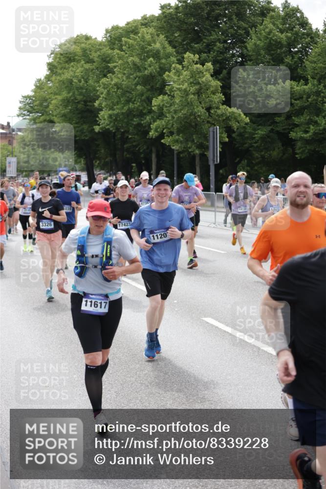 29.06.2025 - hella hamburg halbmarathon Jannik Wohlers http://msf.ph/oto/8339228 29.06.2025 10:41:36 Lombardsbrücke 1039, 1648, 1712, 1752, 2145, 2523, 2974, 3276, 3326, 3459, 3460, 3568, 4329, 4735, 4736, 5671, 6136, 6137, 6153, 6320, 6430, 6436, 6837, 6846, 7955, 8443, 8908, 9008, 9223, 9467, 10027, 10623, 11017, 11024, 11207, 11617, 11659, 11840, 11841, 12162, 12682, 12715, 12725, 12801, 12802, 13715, 13772, 14043, 14129, 14158, 14381, 14486, 14530, 14872, 14929, 15311, 15863, 16743, 17423, 17541, 18137, 18940 meine-sportfotos.de