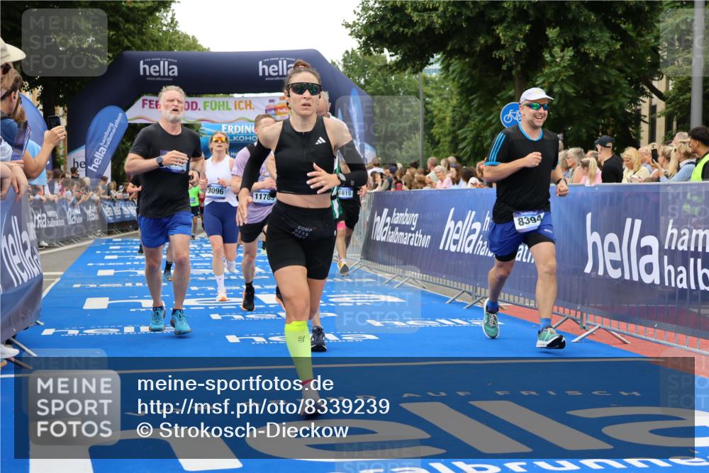 29.06.2025 - hella hamburg halbmarathon Strokosch-Dieckow http://msf.ph/oto/8339239 29.06.2025 10:53:58 Ziel 1151, 1410, 1706, 1815, 1870, 2432, 3096, 3208, 3209, 6356, 6374, 6481, 7395, 7918, 7973, 8394, 9032, 11499, 11789, 12379, 12413, 13032, 13869, 14175, 16477, 16538, 17348, 18308, 18418, 18831, 18879, 18915, 19177 meine-sportfotos.de